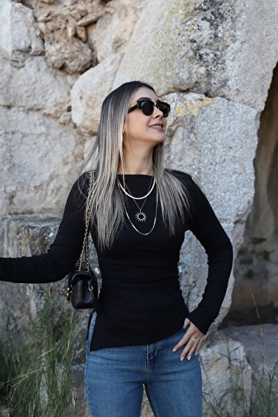 bytugcekaya Μπλούζα με λεπτομέρεια με σχισμή στο πλάι με λαιμόκοψη σε μαύρο χ...