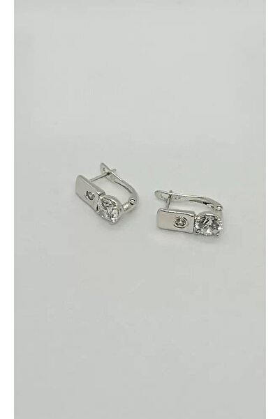 ndjewelry أقراط فضية مربعة الشكل بتفاصيل حجرية بسيطة