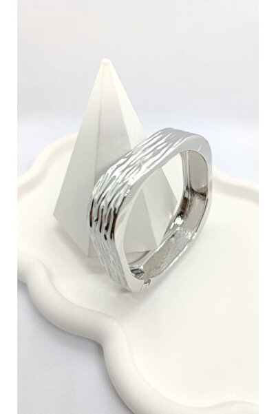 ndjewelry مشبك فضي اللون