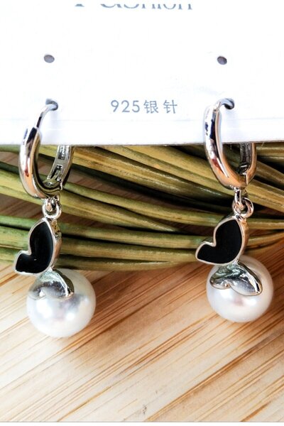 Monalisa Home Luxurious Figured Flashy Pearl Earrings