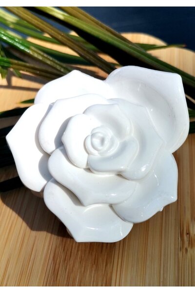 Monalisa Home Luxurious Figured Pinch Buckle