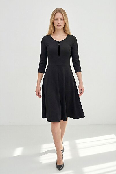 bacc Μαύρο φόρεμα με φερμουάρ στο στήθος, λεπτομερή λεπτομέρεια στη φούστα, μ...