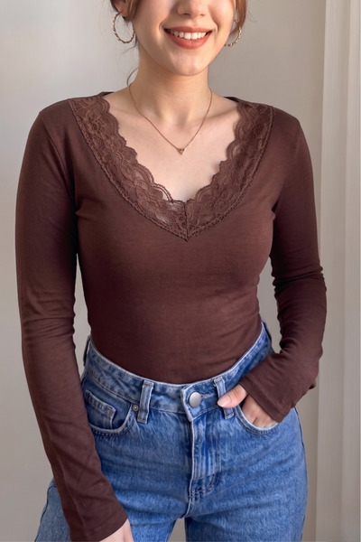 FOORS Δαντέλα Λεπτομερής μπλούζα με λαιμόκοψη V Βισκόζη