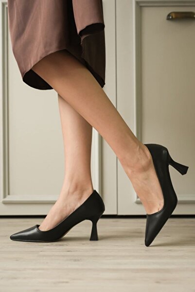 TRENDELLA Γυναικείο στιλέτο με μαύρο τακούνι TR20MS02A