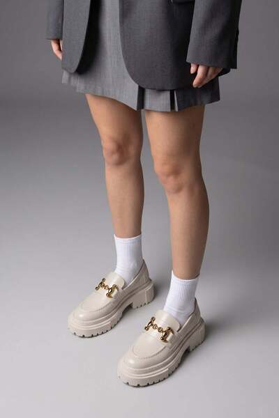 Modezya Παπούτσια Loafer με χοντρή σόλα και λεπτομέρεια με ματ αγκράφα σε μπε...