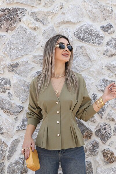 bytugcekaya Χακί πουκάμισο με χρυσά κουμπιά και πιέτες