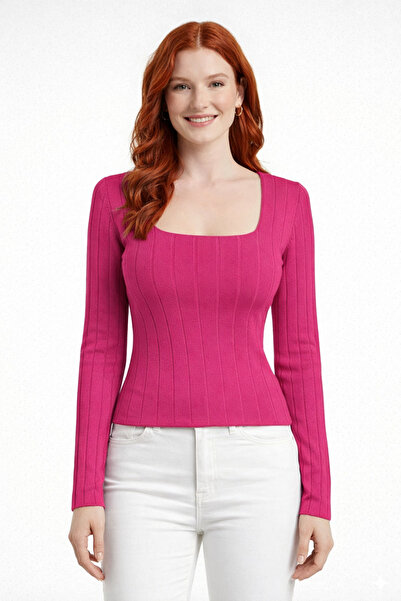 Neden Tekstil Πλεκτό πουλόβερ με τετράγωνο γιακά και μακριά μανίκια