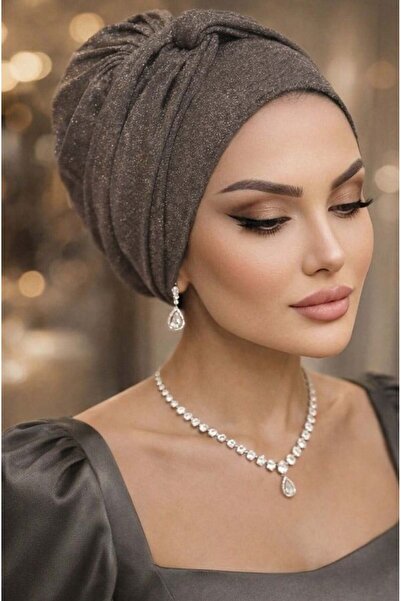 Aişe tesettür Βραδινό φόρεμα με λεπτομέρεια από καπνιστό γκλίτερ και στριφτό ...