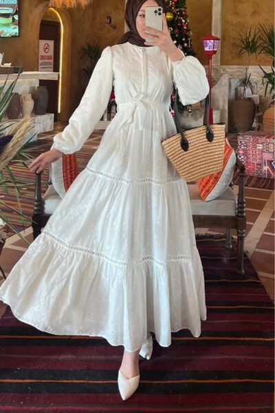 Modamorfo Φόρεμα με βολάν στη φούστα και λεπτομέρεια από δαντέλα - μπεζ