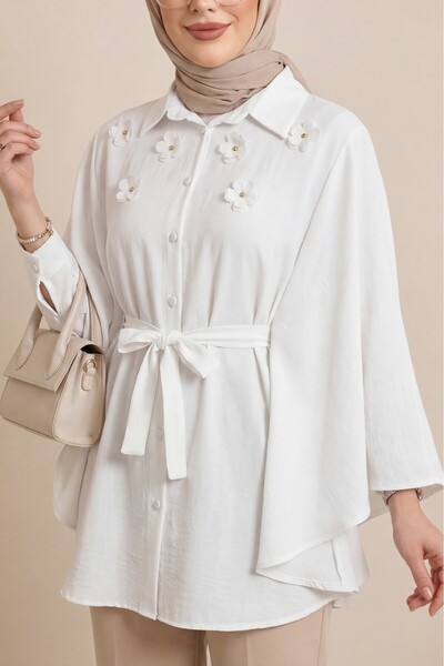 Modamorfo Πόντσο με λεπτομέρεια λουλουδιών μπροστά, κουμπιά και κορδόνια στη ...