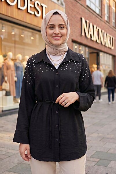 Naknaku روب تونيك بتفاصيل حجرية - أسود