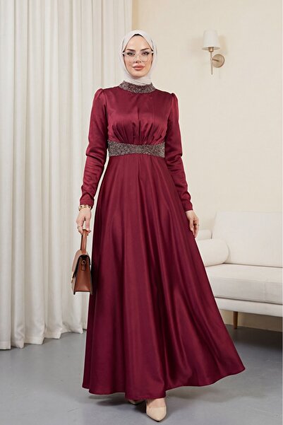 Modamorfo Satin-Abendkleid mit Steindetails am Kragen und an der Taille - Bur...