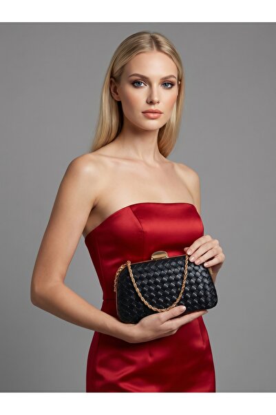 Biçanta Μαύρο χρώμα με χρυσή λεπτομέρεια B.O.T.T.E.G.A με σχέδιο χειροποίητης...