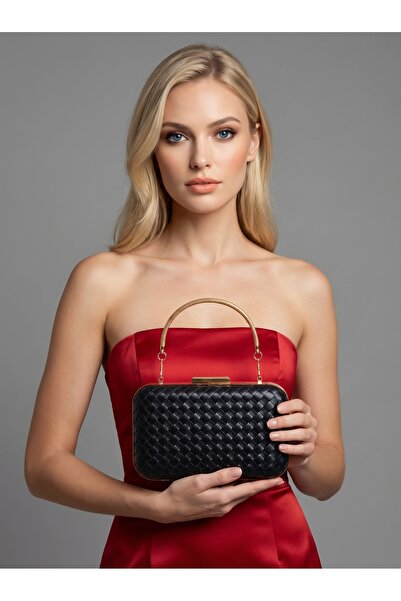 Biçanta Μαύρο χρώμα με χρυσή λεπτομέρεια B.O.T.T.E.G.A με σχέδιο χειροποίητης...