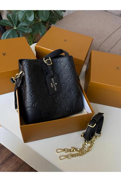 GENERAL Fashionable and Stylish Shoulder Bag with Accessories