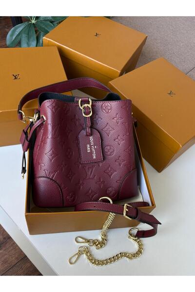 GENERAL Fashionable and Stylish Shoulder Bag with Accessories