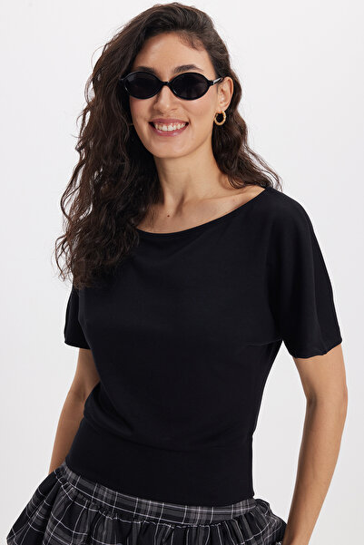 Tudors Γυναικεία μπλούζα με κοντό μανίκι και λαιμόκοψη σκάφους, σε στενή εφαρ...