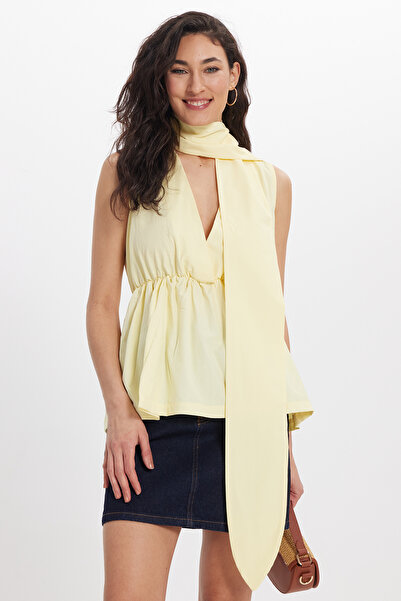 Tudors Γυναικεία κίτρινη μπλούζα με κανονική εφαρμογή, διπλό γιακά, λεπτομέρε...