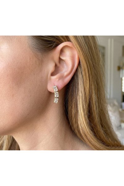 She Combines Minimalist Cartilage Look Earrings with Baguette Stones - Can Be Used Vertically or Horizontally