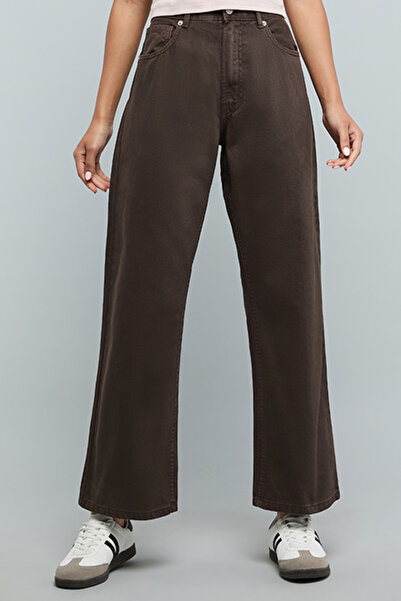 R&B Solid Wide Leg Jeans with Button Closure