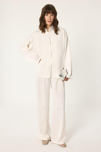 Touché Privé طقم قميص وبنطلون بياقة هاكيم مع تفاصيل أزرار