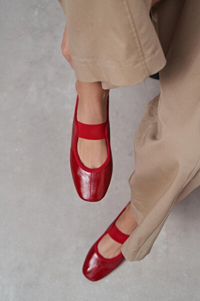 NİŞANTAŞI SHOES Γυναικείες μπαλαρίνες Morty με κόκκινο ρουστίκ σχέδιο, λεπτομ...