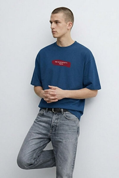 MATERIAL Ανδρικό μπλουζάκι με στάμπα με κείμενο σε μπλε χρώμα