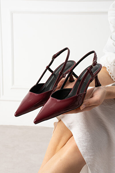 Mio Styllo Katalyna Rugan Ve Toka Detaylı Sivri Burun Kadın Topuklu Ayakkabı