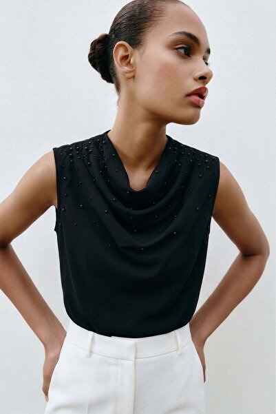 Sateen Μπλούζα με Λεπτομέρεια από Πέρλες - Μαύρη