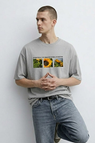 MATERIAL Ανδρικό μπλουζάκι σε γκρι χρώμα με φλοράλ στάμπα