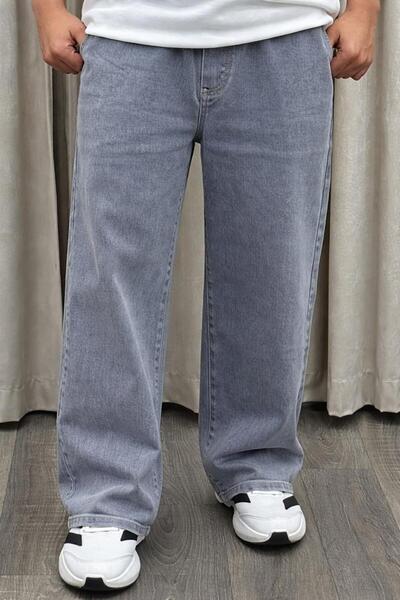 Generic Oversize Pants with a Simple, Casual Wide Cut.