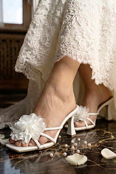 Modavien Γυναικείες νυφικές παντόφλες με λεπτομέρειες σε ροζ χρώμα, ύψους 7 εκ.