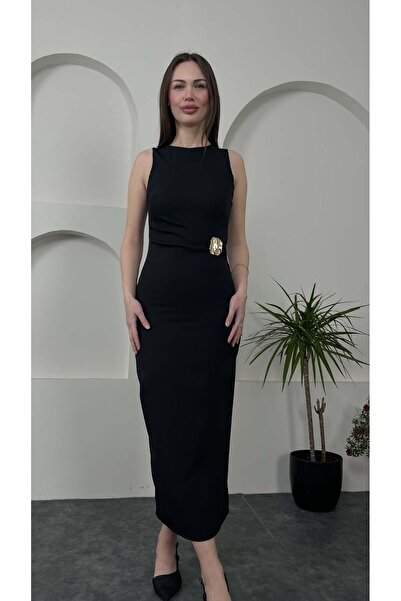 Yan Gold Toka Detaylı Siyah Elbise
