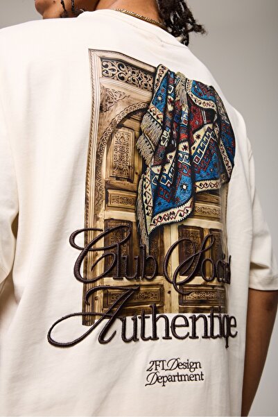 2512 Clothing تي شيرت مطرز من كلوب سوشيال