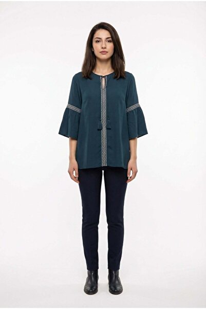 Eliş Şile Bezi Κοντομάνικη μπλούζα με δαντέλα και λαιμόκοψη V από ύφασμα σιλέ...