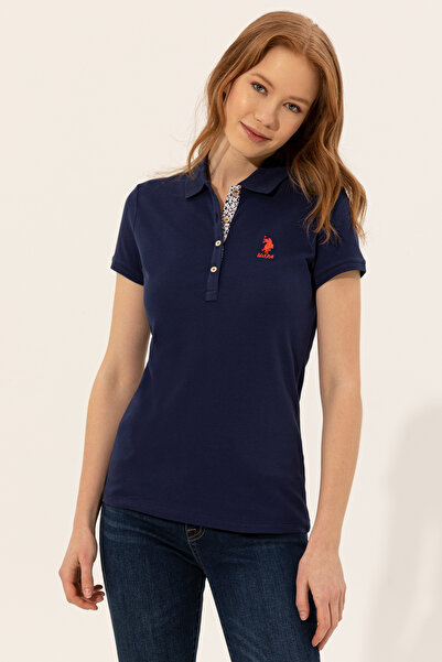 U.S. Polo Assn. تي شيرت نسائي ذو ياقة بولو أساسي باللون الأزرق الداكن 5024628...