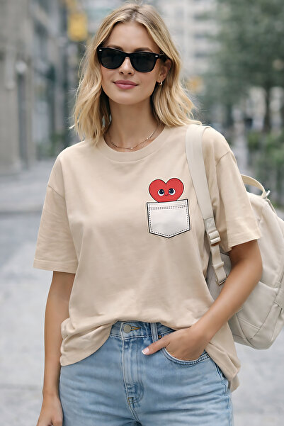 ArtYus Μπλουζάκι Unisex Oversize με λεπτομέρεια τσέπης και στάμπα καρδιάς – Β...