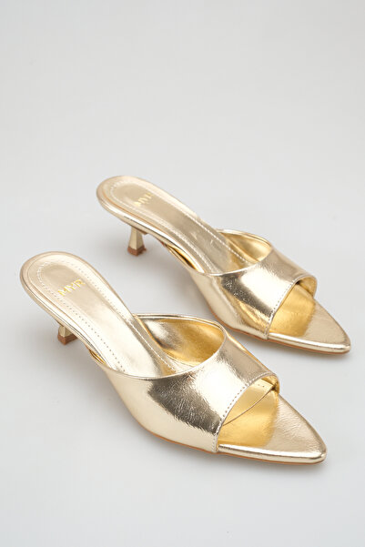 meyra'nın ayakkabıları Γυναικεία πέδιλα με μυτερή μύτη και τακούνι σε χρυσό χ...