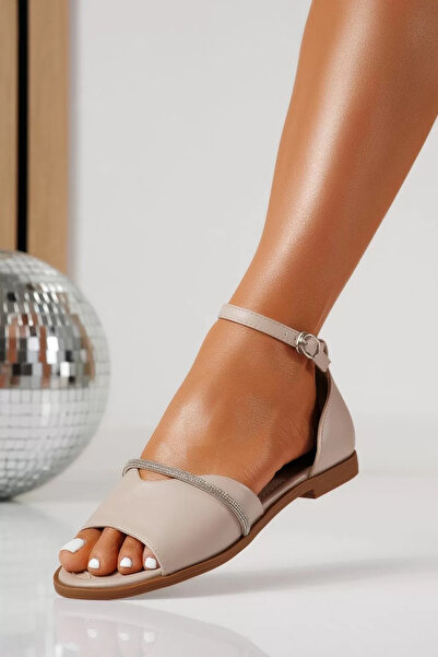 Zaira Γυναικεία μπεζ χαμηλοτάκουνα σανδάλια από οικολογικό δέρμα Aveline # 24...