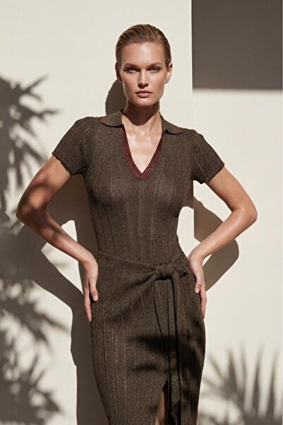 JOIN US Μπλούζα με γιακά πόλο και κορδόνια σε καφέ χρώμα