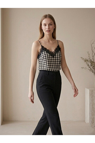 MELA ROSSA Γυναικεία μπλούζα από ύφασμα κρεπ με σχέδιο ψαροκόκαλο, δαντέλα κα...