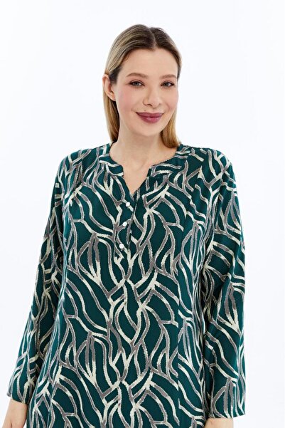 LİKAPA Μπεζ κυματιστές γραμμές σε πράσινο φόντο, μακρυμάνικο φόρεμα μητέρας α...