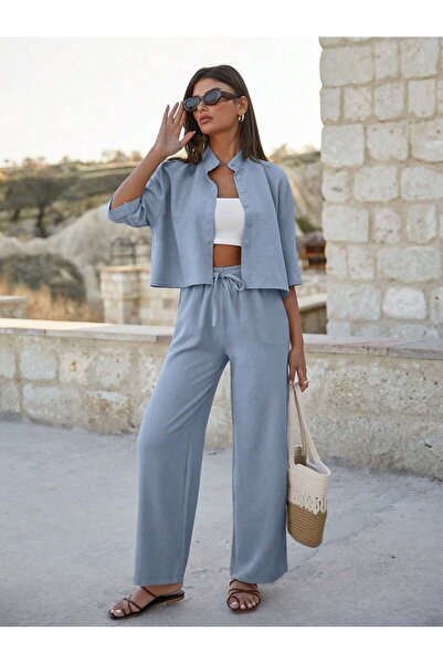 DUUE FASHİON Ανοιχτό μπλε πουκάμισο με άνετη εφαρμογή και παντελόνι με φαρδιά...
