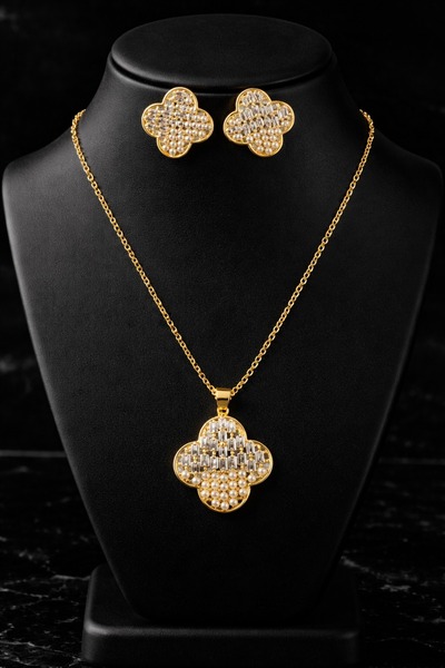 mothers dream Classic style zarcon locket set for women