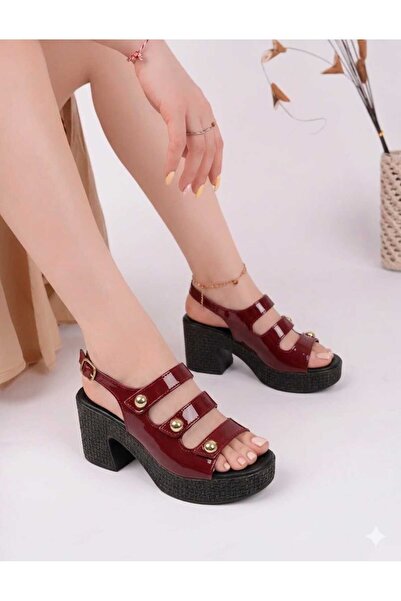 ds Dicle Stil Σανδάλια με σφήνα τακούνια και λεπτομέρεια από πόρπη