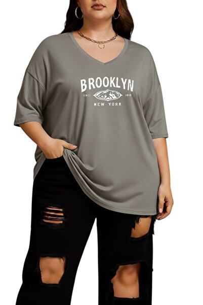BENROMA Brooklyn Printed V-Neck Plus Size Oversized T-Shirt 3Cz1