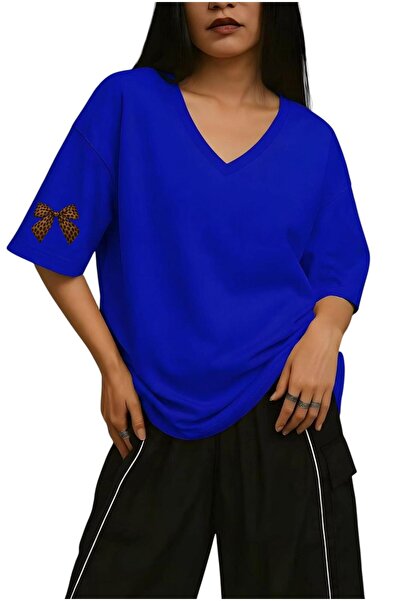 DM DOLCE MORE Μπλουζάκι με στάμπα κορδέλας στο μανίκι, με λαιμόκοψη V, oversi...