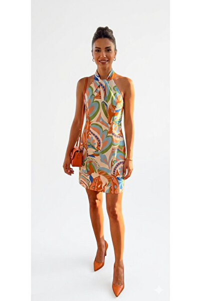 MODA Κομψό φόρεμα με λαιμόκοψη halter και μήκος μέχρι το γόνατο σε ανοιξιάτικ...