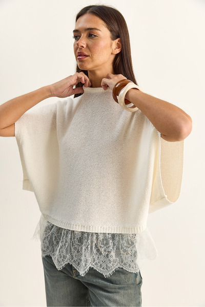 Bianco Lucci Γυναικεία δαντελένια λεπτομερής μπλούζα με μισό ζιβάγκο και μανί...