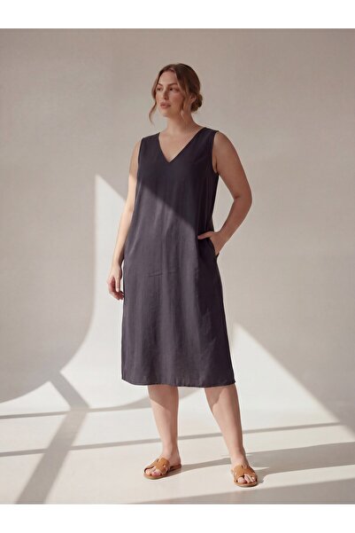 RMG Αμάνικο φόρεμα με λαιμόκοψη V σε μεγάλο μέγεθος, casual, μαύρο